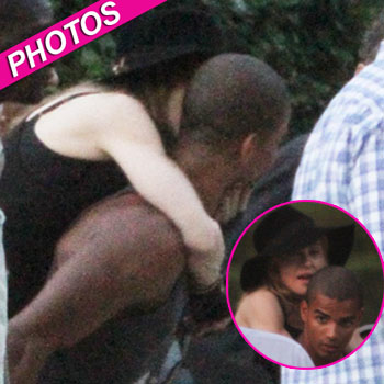 Madonna-boyfriend-piggy-back