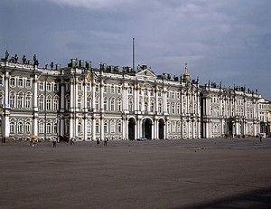 4. Il Museo dell'Hermitage.Veduta dalla piazza antistante.AP