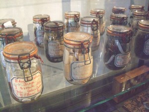 I barattoli di accumulazioni datate di Arman