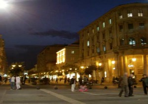 centro-di-pescara-di-notte
