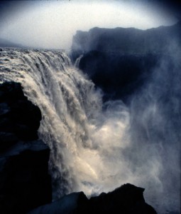 5_Paolo-Gotti_VISIONS_Islanda-2007_Cascata-di-Dettafoss-visione-infernale