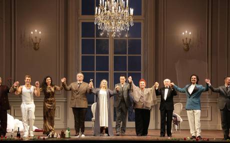 Scala: pubblico diviso sulla prima di 'Traviata'