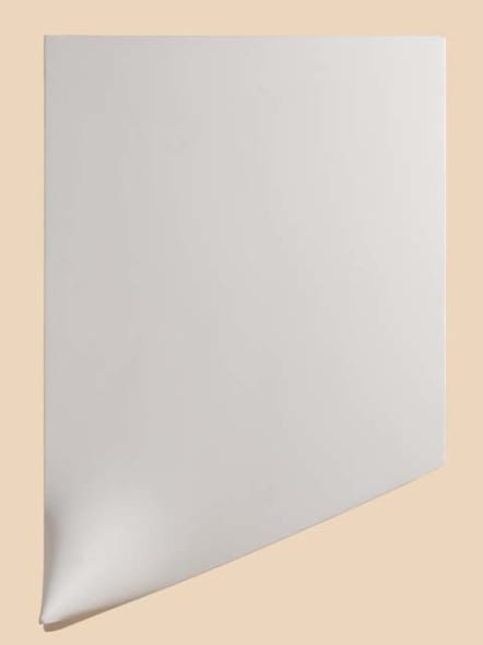 Agostino Bonalumi (Vimercate 1935 -2013) Bianco acrilico su tela, cm 110x74x17, firmato sul retro Bonalumi stima € 70.000 - 80.000