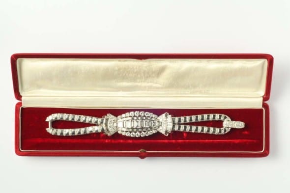 Bracciale platino e diamanti firmato e nmerato Van Cleef & Arpels NY.2590. stima 40.000-50.000