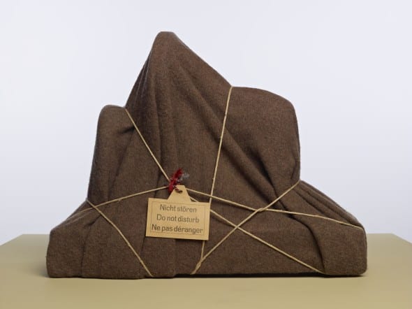 Man Ray, L'Énigme d'Isidore Ducasse (The Riddle of Isidore Ducasse), 1920 (1971), iron, textile, rope, cardboard, 45.4 x 60 x 24 cm. Collection Museum Boijmans Van Beuningen.