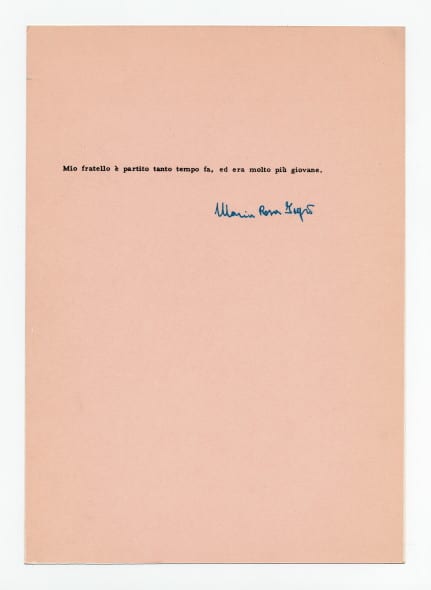 Emilio Isgrò, ‘Dichiaro di non essere Emilio Isgrò’, 1971, installazione per sette elementi, cm 29,5x21 cad., tipografia e serigrafia su carta 
