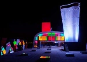 Immagine serale dell'installazione