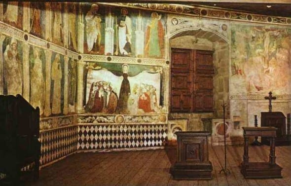 Часовня в замке Фенис. На фреске: мадонна укрывает все семейство Шаллан, взяв ее членов под свою защиту. 