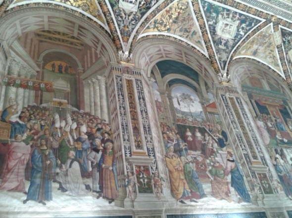 Siena, Duomo, Libreria Piccolomini realizzata da Pinturicchio nel 1502-1509.