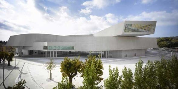 Il MAXXI , Museo nazionale delle arti del XXI secolo, progettato da Zaha Hadid
