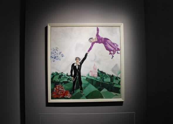 Chagall - La Passeggiata, 1917-1918 Chagall - L'uomo-gallo sopra Vitebsk, 1925 Crediti foto: Luca Zuccala © ArtsLife