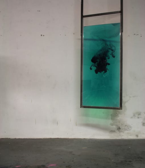 Agostino Bergamaschi, Aspettando il buio II, ferro, plexiglass, acqua e pigmenti, 2013