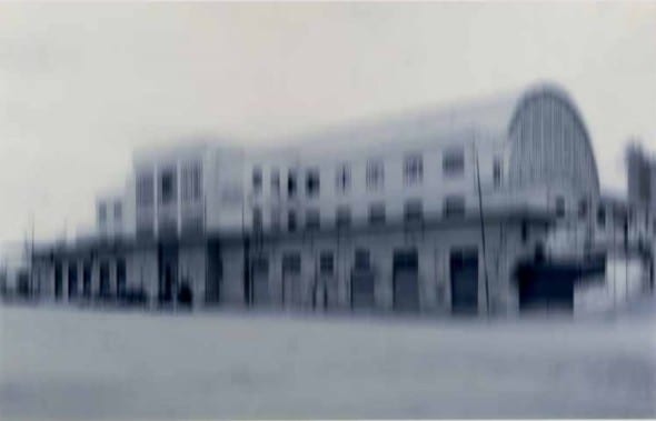 420 THOMAS RUFF (1958) "mdpn33" 2002 130x190 cm stampa cromogenica a colori esemplare 2/5 firmata e datata sul retro una copia è presente nella collezione del museo del Castello di Rivoli letteratura: Volume edito da Charta,Milano,2005, intitolato "Thomas Ruff m.d.p.n.", su un progetto ideato e patrocinato da  Lia Rumma, pagg.50 e 51. Volume edito nel 2006 da Nepente, Milano, in coedizione con Edizioni della Meridiana, Firenze, sulla mostra di Ruff alla  Fondazione Bevilacqua La Masa,2006, Venezia ,intitolata "The Grammar of Photography", pagg.134 e 135 "mdpn33" 2002 51,22x74,86 in color chromogenic print edition 2/5  signed and dated on the reverse a copy is included in Rivoli Museum collection literature: Volume edited by Charta,Milano,2005, titled "Thomas Ruff m.d.p.n.", on a project conceived and sponsored by  Lia Rumma, pag.50 and 51. Volume edited in 2006 by Nepente, Milano, in co-edition with Meridiana Edition, Firenze, about of Ruff exhibition at  Bevilacqua La Masa Foundation,2006, Venezia ,titled "The Grammar of Photography", pag.134 e 135 € 22.000/25.500