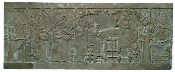  Рельеф с изображением сцены пира царя Ашурбанипала, окол 645-63 до н.э.. Гипсовый алебастр. Ассирия, Ниневия, Северная дворец. Британский музей, Ближний Восток