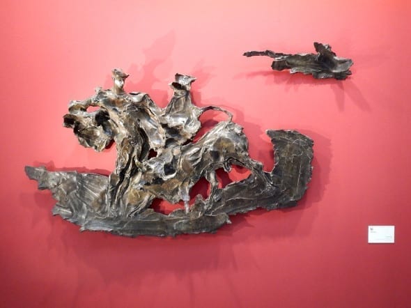 La Corrida di Lucio Fontana, bronzo diviso in 2 parti del 1952 alla Galleria Matteo Lampertico