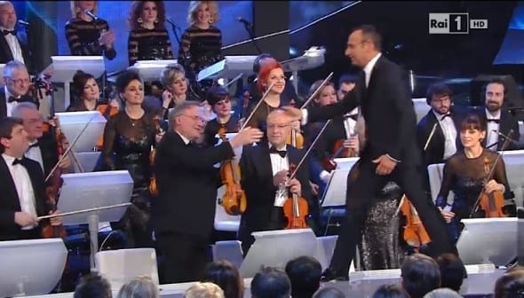Sanremo2015-saluto-orchestra
