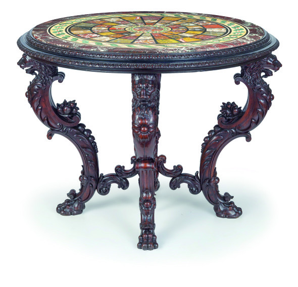 Tavolo da centro in legno di noce a patina scura, Napoli, XIX secolo, stima € 20.000 – 30.000 (lotto 260) Aggiudicazione € 37.200