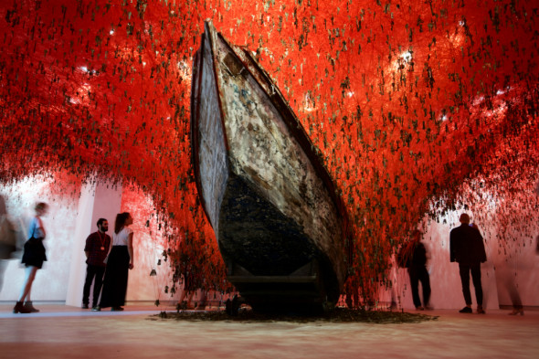 Павильон Япония. Инсталляция Чинару Щита "Ключ в руке". Биеннале. Венеция, 2015.