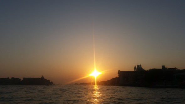 Venezia, tramonto in motoscafo - ArtsLife
