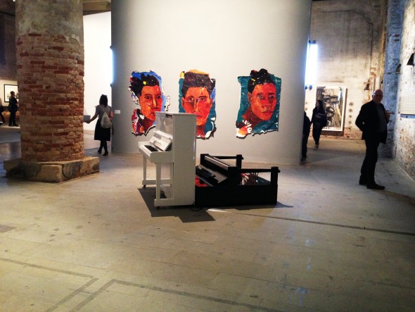 #SELFIEADARTE "Pianoforte a cado" @CleliaPatella @LaBiennalediVenezia Kay Hassan, Empire Medley, 2015