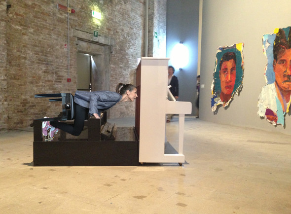 #SELFIEADARTE "Pianoforte a cado" @CleliaPatella @LaBiennalediVenezia Kay Hassan, Empire Medley, 2015