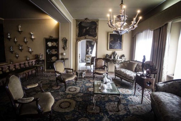 Il salotto della villa di Alberto Sordi durante l'anteprima per la stampa dell'apertura. Roma 15 giugno 2015. ANSA/ANGELO CARCONI