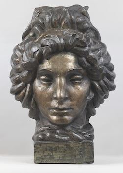 Attilio Selva (Trieste 1888 – Roma 1970 ) Testa di Medusa 1918 ca. gesso dorato e patinato dim. H. 47 cm