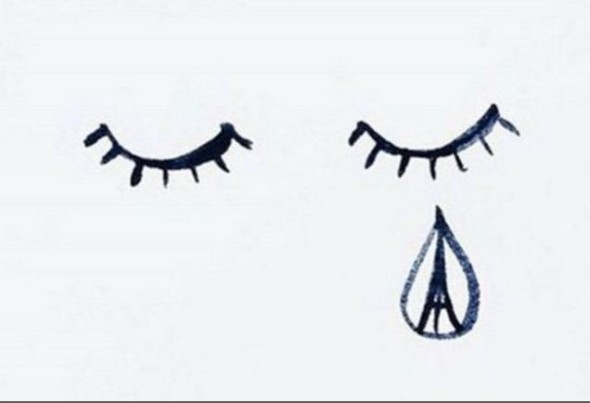 parigi lacrima attentati isis