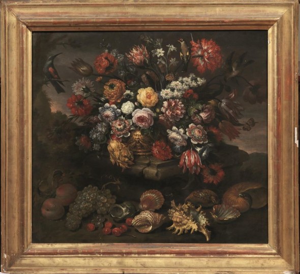 Bartolomeo Bimbi (Firenze 1648 – 1730)   Vaso di fiori all’aperto, con conchiglie, frutta e un uccellino Olio su tela, cm 78x86,5