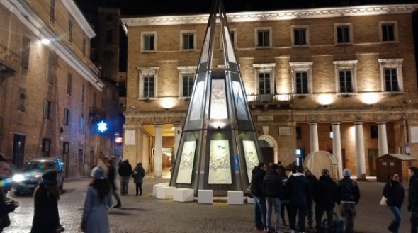 albero-natale-urbino-vittorio-sgarbi-620x346