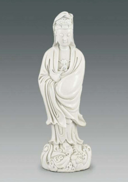 LOTTO 65 IMPORTANTE FIGURA DI GUANYIN IN BLANC DE CHINE, CINA, XVII SECOLO, BOTTEGA DI HE CHAOZONG CIRCA 1610-1640 STIMA € 8.000 – 12.000 AGGIUDICAZIONE € 93.000