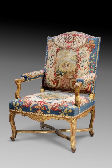 Galerie Aveline /Stand 108 Title: A set of six Régence armchairs Caption: Carved and giltwood upholstered with tapestry depicting scenes from Fables de la Fontaine 106 x 70 x 73 cm Paris