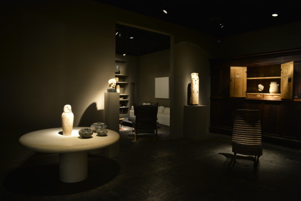 Vista dello stand di Axel Vervoordt