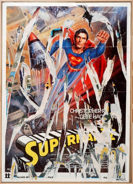 Christopher, Superman, 1990 Décollage su tela, 140 x 100 cm Collezione privata © Fondazione Mimmo Rotella