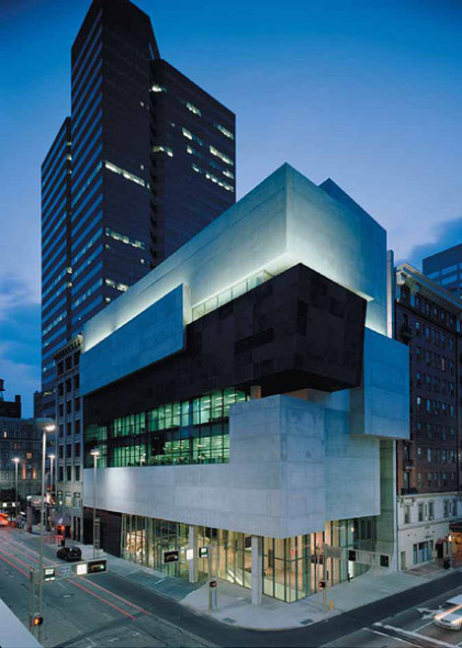 The Richard and Lois Rosenthal Center for Contemporary Art, Cincinnati, Ohio, 2003  Photo by Roland Halbe