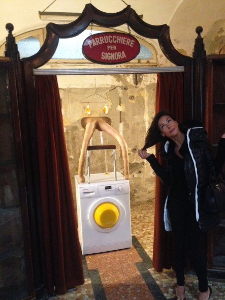 #SELFIEADARTE "Uova all'occhio di bue e prosciuttini magri" #SarahLucas #INNAMEMORABILIAMUMBUM @FondazioneNicolaTrussardi #MiArt