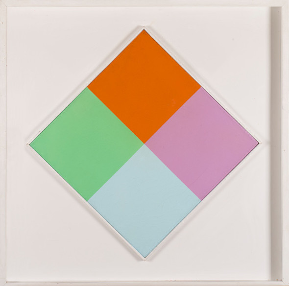 Max Bill (1908-1994) Vier Uberlagerte helligkeiten, 1966 Acrilico su tela 57 x 57 cm Firmato e datato sul retro bill 1966 PROVENIENZA: Direttamente dall’artista Hanover Gallery, London (etichetta sul retro) Galleria Lorenzelli, Bergamo (etichetta e timbro sul retro) ESPOSIZIONI: Hannover, Kestnergesellschaft, 1968, catalogo numero 82 (etichetta sul retro) Stima d’asta: € 20.000 – 30.000