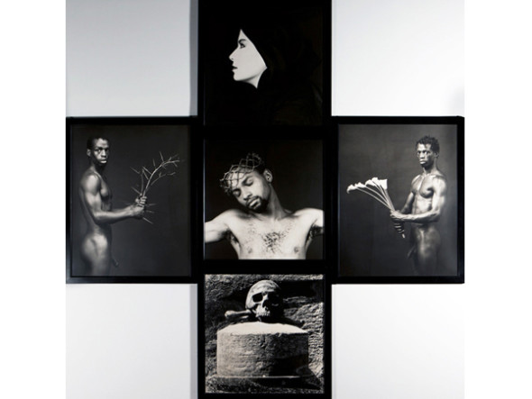 R. Mapplethorpe, Dennis Speight with thorns; Jack with crown (1983); Skull and crossbones (1983); Jill Chapman (1983); Dennis Speight with flowers, Caserta, Palazzo Reale, Collezione Terrae Motus.