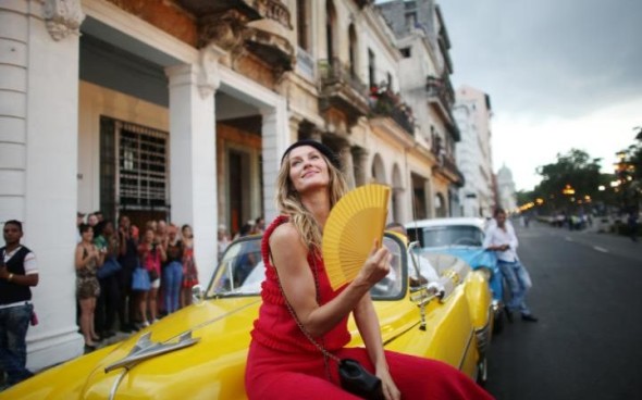 gisele_chanel_cuba_use_this-large_trans++ZgEkZX3M936N5BQK4Va8RQJ6Ra64K3tAxfZq0dvIBJw