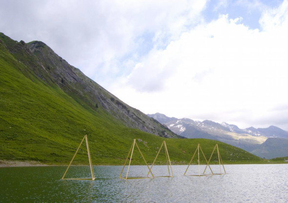 004-Alessandro Perini (opera simile ma galleggiante sul Naviglio)