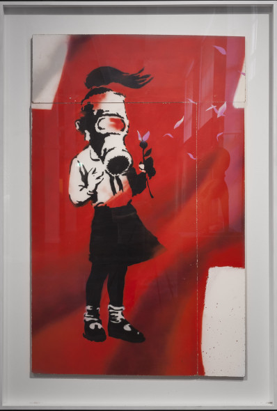 Banksy Girl with gas mask 2002 Stencil e spray su pannelli di legno assemblati, 187x120 cm Collezione Reinking, Amburgo