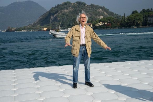 During the life-size test at Montecolino, Christo is obviously delighted as the piers undulate with the movement of the waves, Lake Iseo, October 2015 Photo: Wolfgang Volz