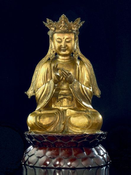 BUDDHA VAIROCANA, Cina, Dinastia Ming, XVI secolo Bronzo dorato, h. cm 52, stima 80.000 – 120.000 euro