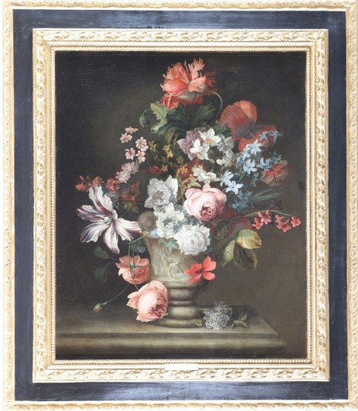 “Natura morta di fiori” di Jean Baptiste Monnoyer (olio su tela, 62 x 76 cm). L'opera è accompagnata da un expertise di Mina Gregori. Il pittore fiammingo, originario di Lille, operò a lungo a Parigi ove realizzò composizioni su cartoni per gli arazzi delle manifatture di Gobelins e di Beauvais. Ebbe protettori di primo piano e committenze per il castello di Marly, richiesto da Charles le Brun e per il castello di Meudon. Trasferitosi in Inghilterra fu al servizio per la Montagu House, a Bloomsbury e a Londra. L’opera in asta è uno splendido esempio della sua arte, e lo consacra tra i principali rappresentante della pittura di fiori del periodo. Stima: € 17.000 - 20.000 - € Base d’asta: 6.000 €