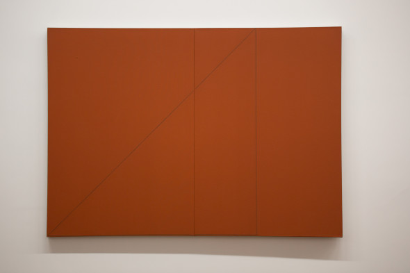 ROBERT MANGOLD A triangle within two rectangles red, 1977 Acrilico e matita su tela, cm 127x178,6