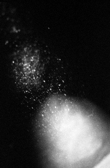 Agostino Bergamaschi Un gesto originario, 2014 stampa digitale da negativo analogico, marmo bianco, plexiglass sabbiato, plexiglass  fotografia 130x173cm – scultura 450x3,3cm 