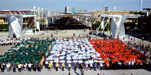 Il Cardo, il viale delle eccellenze italiane Nell'alternanza di spazi arretrati, piccole piazze, terrazze e volumi, il Cardo ha assunto le sembianze della tipica via italiana. Un luogo di scambio, intrattenimento, cultura, condivisione, dove i visitatori hanno potuto conoscere e assaggiare le tante eccellenze culturali, paesaggistiche ed enogastronomiche italiane 