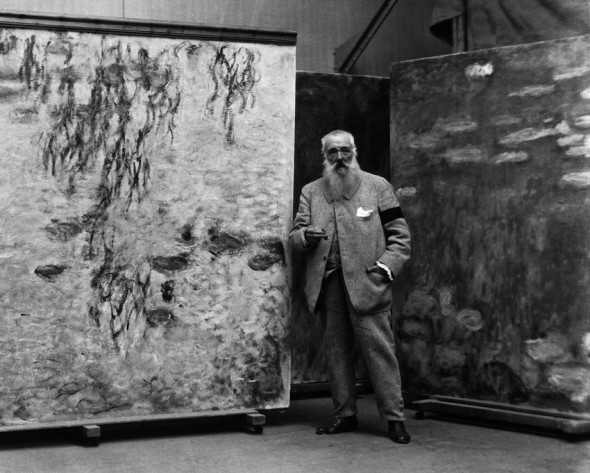 Claude Monet ritratto nel suo atelier di Giverny