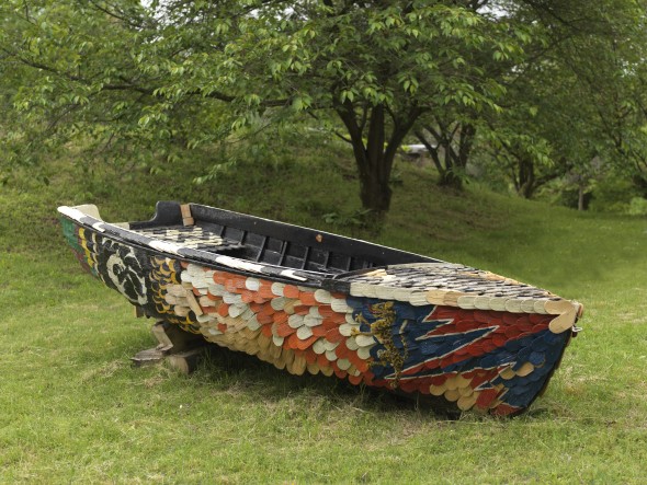 Senza titolo ("Progetto Siena"), 1995 Barca in legno ricoperta di tessere Schindeln 150 × 300 cm