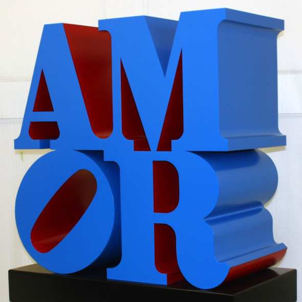Robert Indiana Amor 1998 Scultura, alluminio policromo (blue and red), 104x96,5x50,8 cm. Ed. 3/6 Courtesy: Galleria d'Arte Maggiore, G.A.M., Bologna, Italia © Robert Indiana by SIAE 2016